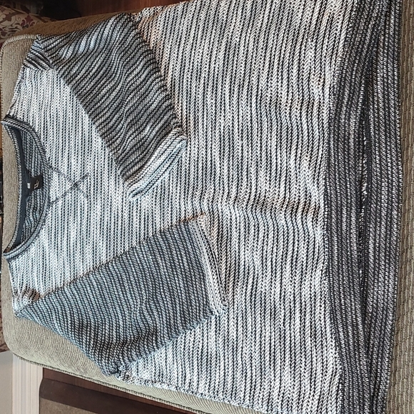 H & M Sweatshirt - Picture 13 of 13